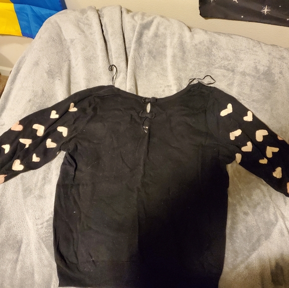 Black sweater with hearts - Picture 3 of 4